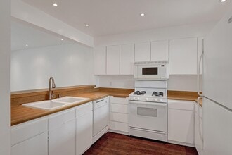 1895 N Vía Miraleste, Unit 1522 in Palm Springs, CA - Foto de edificio - Building Photo