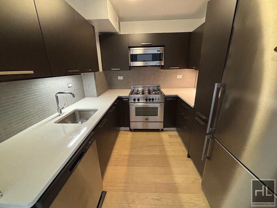 East 39th Street in New York, NY - Building Photo