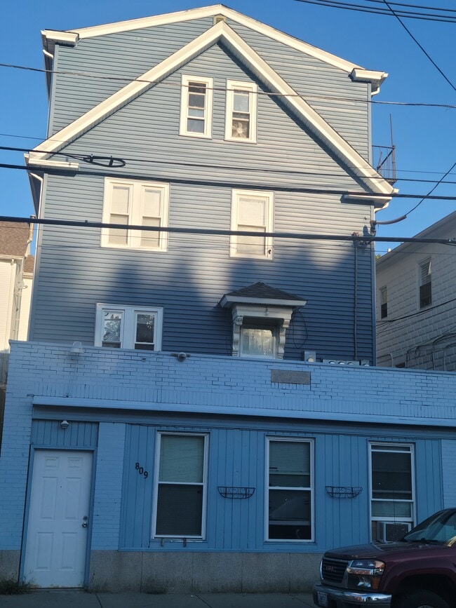 809 Charles St, Unit #3 Third Floor
