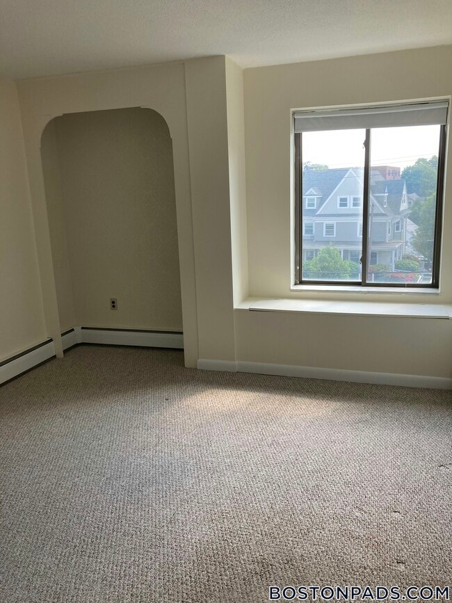 385 Massachusetts Ave, Unit 32 in Arlington, MA - Foto de edificio - Building Photo