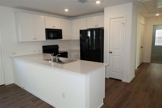 716 Commander Abbott Dr in Jarrell, TX - Building Photo - Building Photo