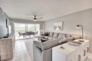 20121 Ian Ct in Estero, FL - Building Photo