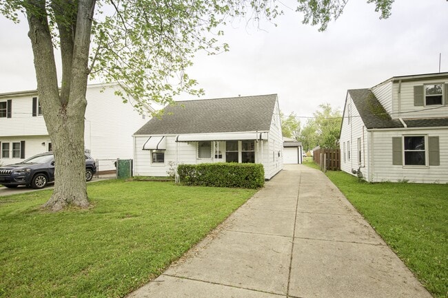 1319 E 345th St in Eastlake, OH - Building Photo - Building Photo