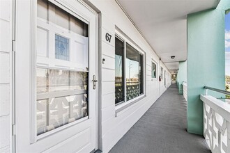 2455 Finlandia Ln in Clearwater, FL - Building Photo - Building Photo