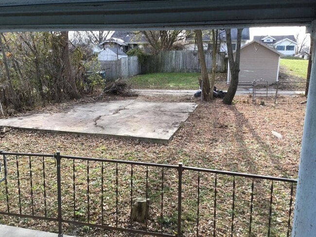 property at 623 W 9th St