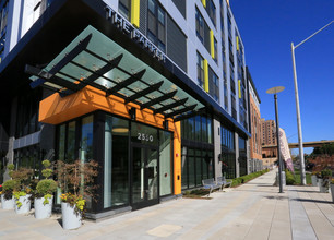 The Parker at Huntington Metro in Alexandria, VA - Foto de edificio - Building Photo