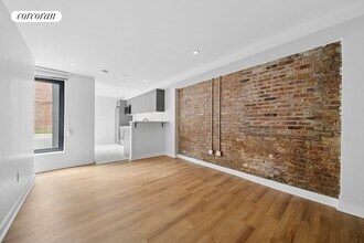 317 W 51st St in New York, NY - Building Photo - Building Photo
