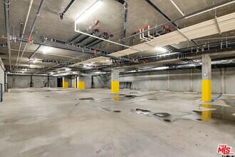 14333 Sylvan St in Los Angeles, CA - Building Photo - Building Photo