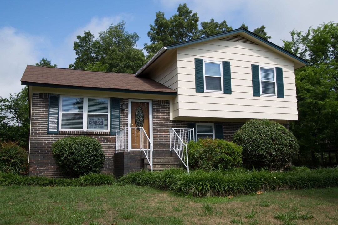 2808 Arrowhead Dr NE in Birmingham, AL - Building Photo
