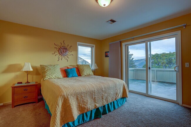247 NE Washington St in White Salmon, WA - Building Photo - Building Photo