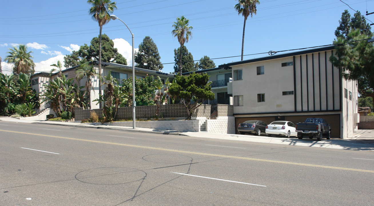 2254 Mira Vista Ave in Montrose, CA - Foto de edificio