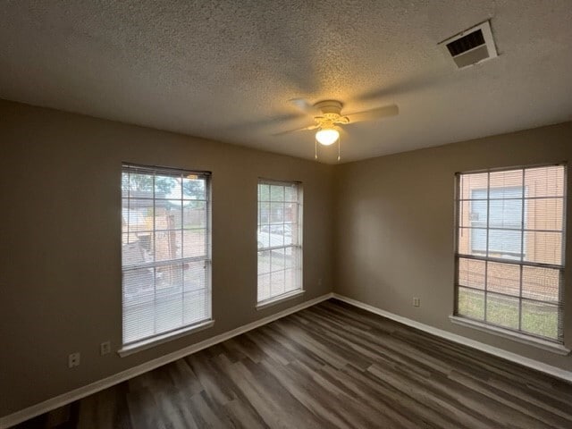 58 Fern Ct in Lake Jackson, TX - Building Photo - Building Photo