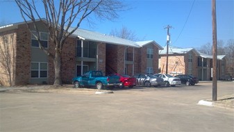 Countrywood in Reno, TX - Building Photo