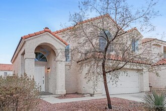 10005 Dove Ridge Dr in Las Vegas, NV - Foto de edificio - Building Photo