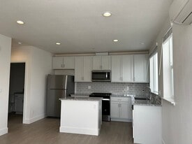 2117 Dennis Ln in Santa Rosa, CA - Building Photo