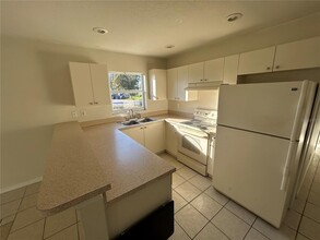 3005 Hillview St in Sarasota, FL - Building Photo - Building Photo