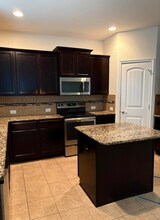 714 Halogen Way in San Antonio, TX - Foto de edificio - Building Photo