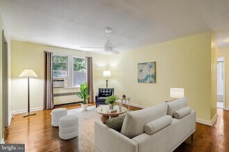 4004 Beecher St NW, Unit 304 in Washington, DC - Building Photo - Building Photo