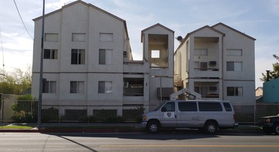 2730 W Temple St in Los Angeles, CA - Foto de edificio - Building Photo