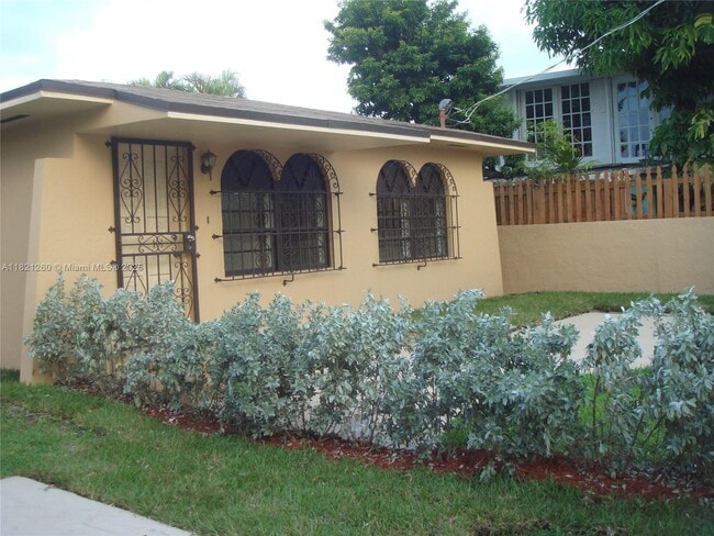 1129 SW 11th Ave in Miami, FL - Building Photo - Building Photo