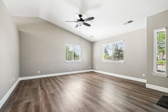 855 Montcrest Dr in Redding, CA - Building Photo - Building Photo