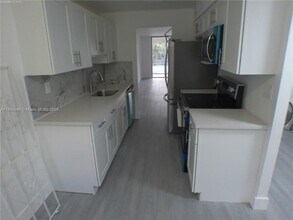 2601 NW 48th Terrace in Lauderdale Lakes, FL - Building Photo - Building Photo