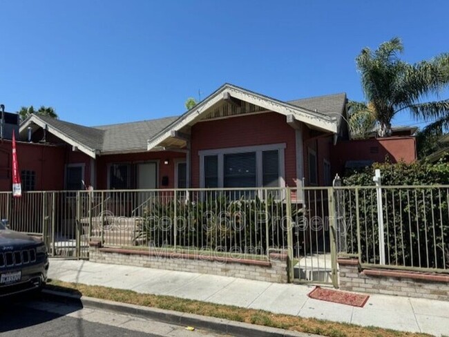 417 Gaviota Ave in Long Beach, CA - Foto de edificio - Building Photo