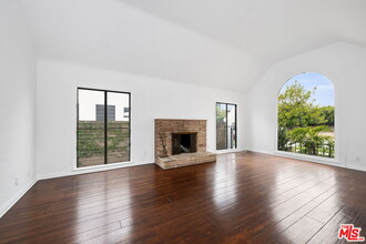 330 N La Jolla Ave in West Hollywood, CA - Building Photo - Building Photo