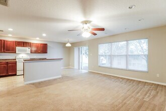 1176 Stoneham Dr in Groveland, FL - Building Photo - Building Photo