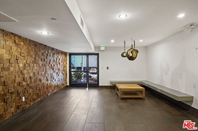 11811 Darlington Ave in Los Angeles, CA - Building Photo - Building Photo