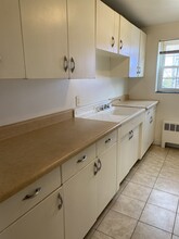 8 Menotomy Rd, Unit 4 in Arlington, MA - Foto de edificio - Building Photo