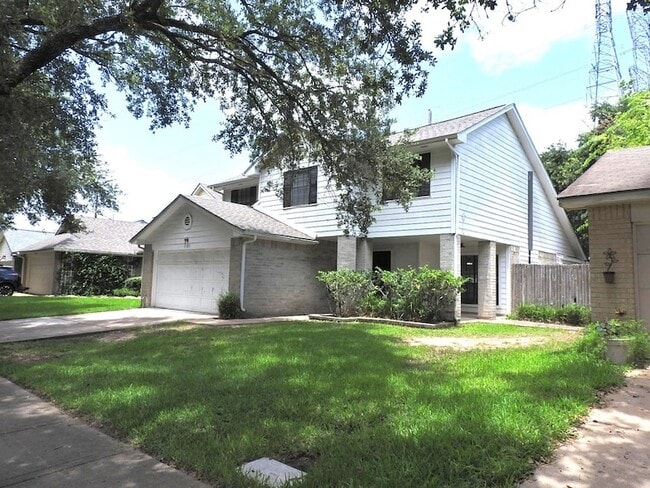 2107 Creekshire Dr in Sugar Land, TX - Building Photo - Building Photo