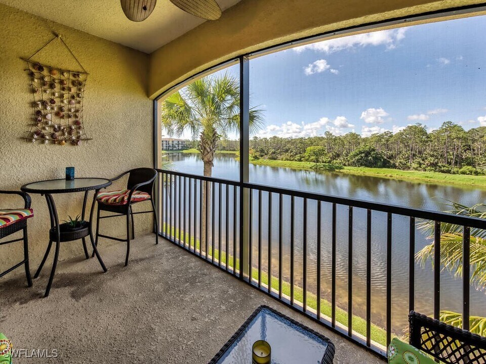 9735 Acqua Ct in Naples, FL - Building Photo