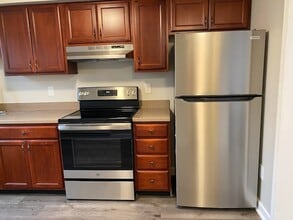 30 Clayton St, Unit Unit F in Springfield, MA - Foto de edificio - Building Photo