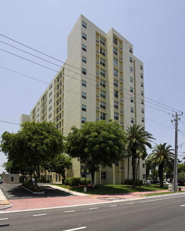 Rebecca Towers in Miami Beach, FL - Building Photo - Building Photo