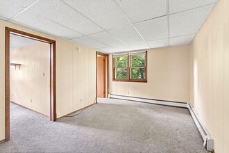 1126 Elmwood Ave in Oshkosh, WI - Foto de edificio - Building Photo