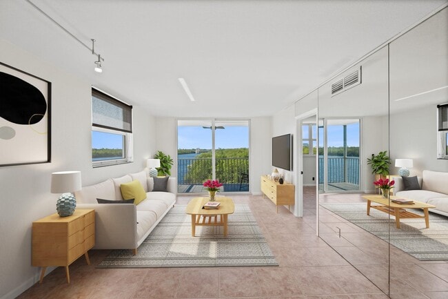 689 NE 6th Ct in Boynton Beach, FL - Foto de edificio - Building Photo