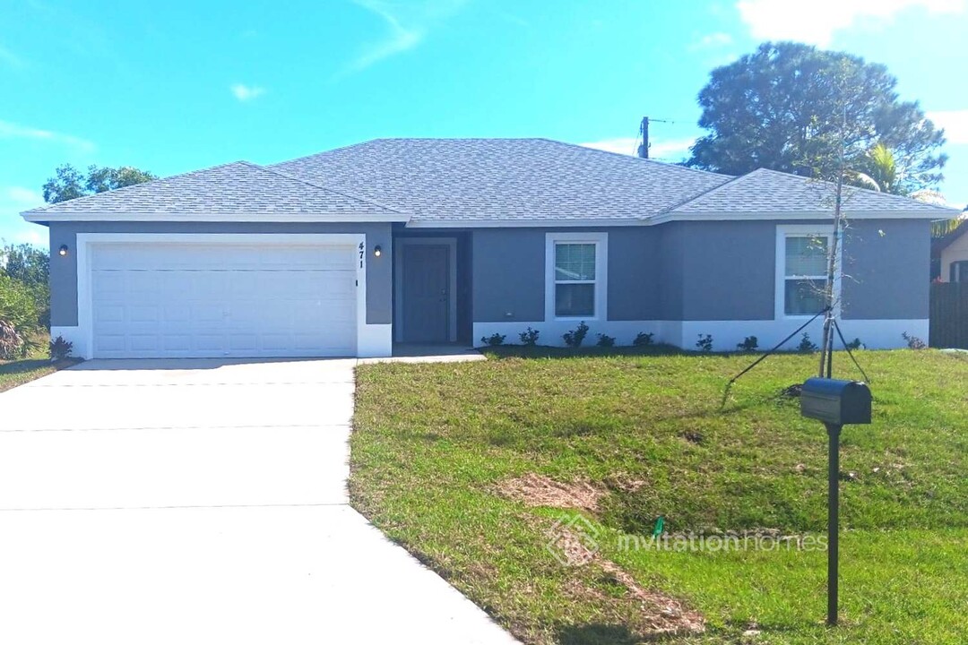 471 SW Aileen St in Port St. Lucie, FL - Building Photo