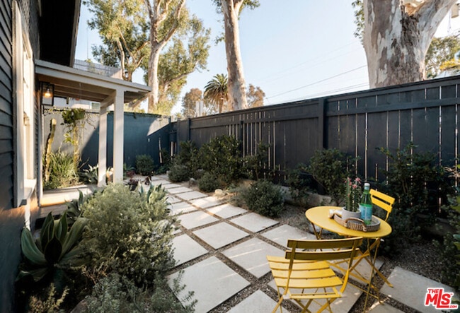 1517 Cabrillo Ave in Los Angeles, CA - Building Photo - Building Photo