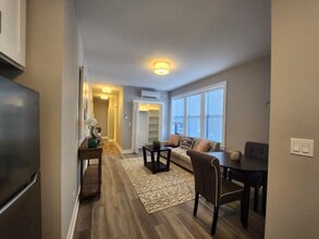 3943 N Janssen Ave, Unit 2 in Chicago, IL - Building Photo - Building Photo