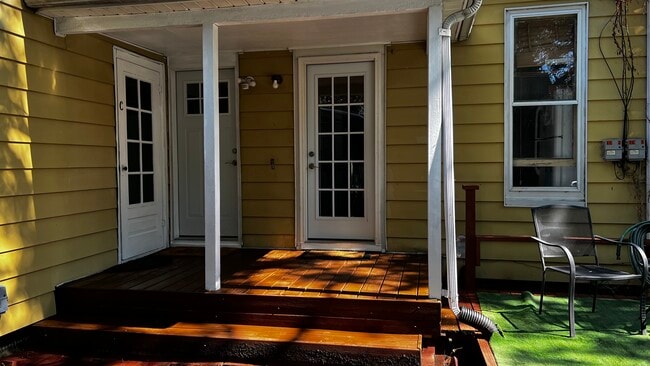 305 S Elm St, Unit C in Champaign, IL - Building Photo - Building Photo