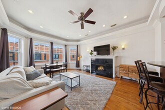 1114 W Pratt Blvd in Chicago, IL - Building Photo - Building Photo