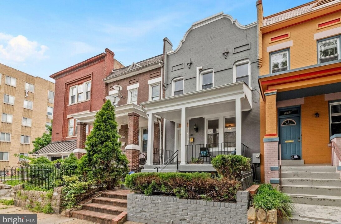 2651 15th St NW in Washington, DC - Foto de edificio