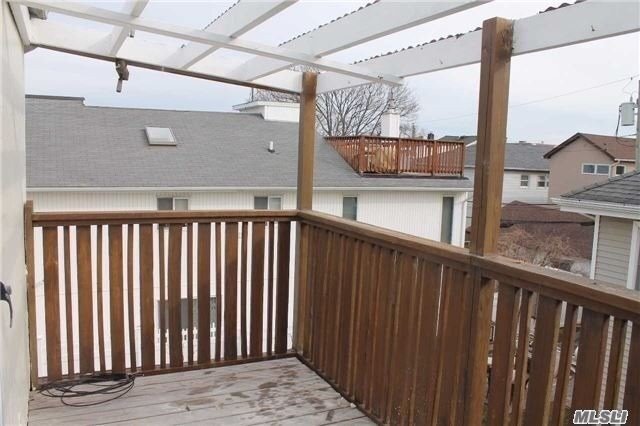 602 E Olive St-Unit -Upper in Long Beach, NY - Building Photo - Building Photo
