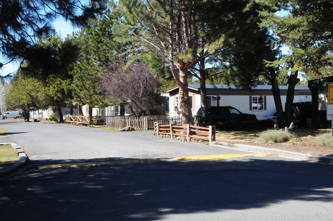 Country Sunset Mobile Home Park in Bend, OR - Building Photo - Building Photo