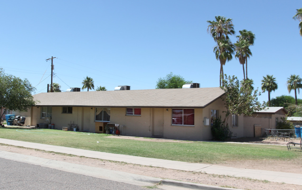 Palomino Estates in Phoenix, AZ - Building Photo