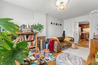 325.5 4th St in Jersey City, NJ - Building Photo - Building Photo