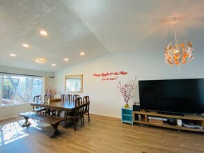 2506 Cabrillo Dr in Hayward, CA - Foto de edificio - Building Photo