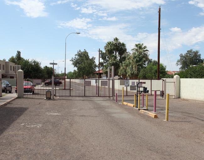 Hallcraft Villas West in Phoenix, AZ - Foto de edificio - Building Photo