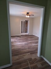 10336 Rocky Hollow Rd in La Porte, TX - Foto de edificio - Building Photo